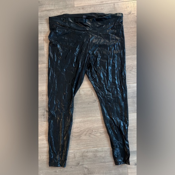 HUE Shiny Black Women's Leggings - Picture 6 of 7